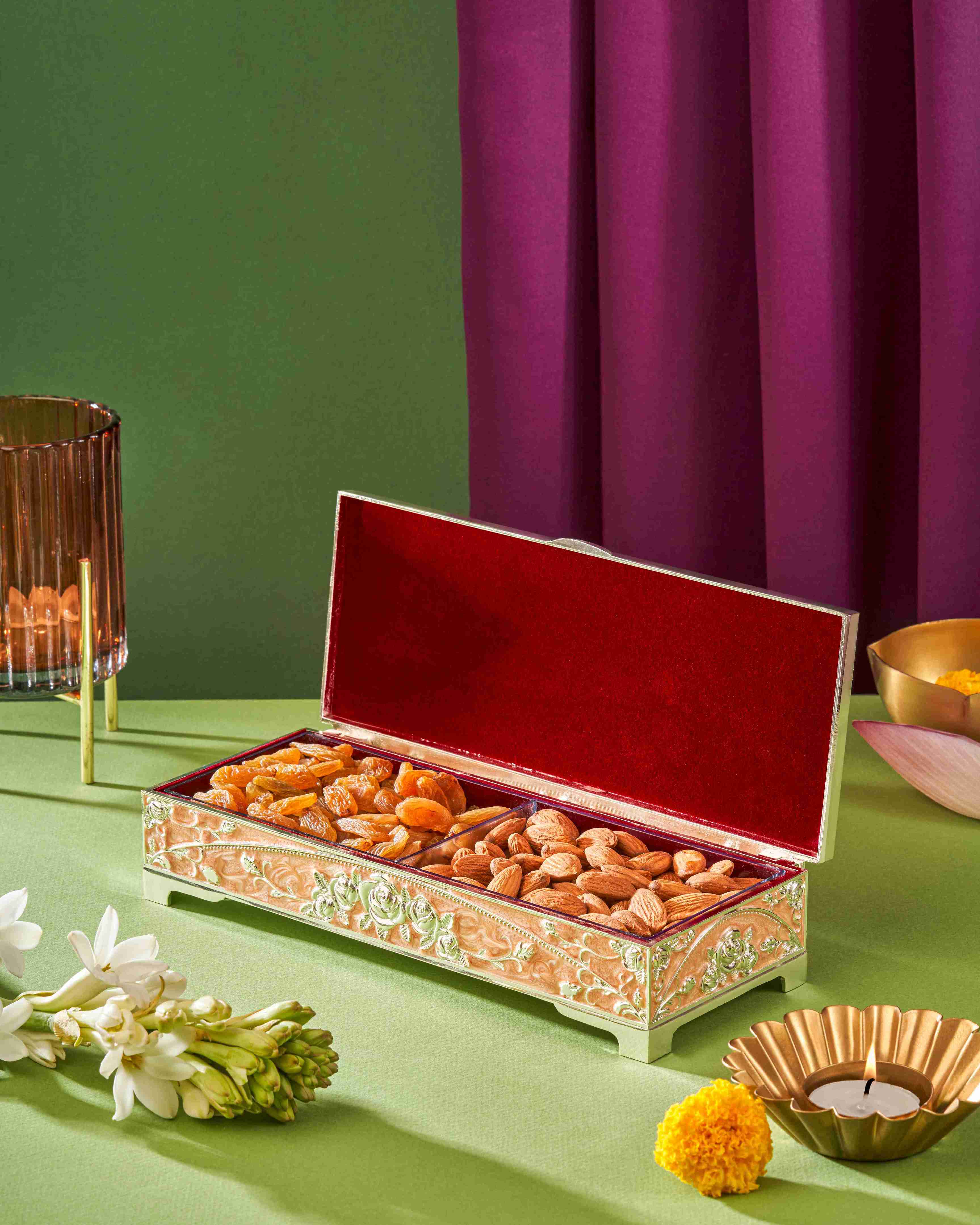 LUXURY HANDCRAFTED BOX WITH 2 IN 1 DRY FURITS.