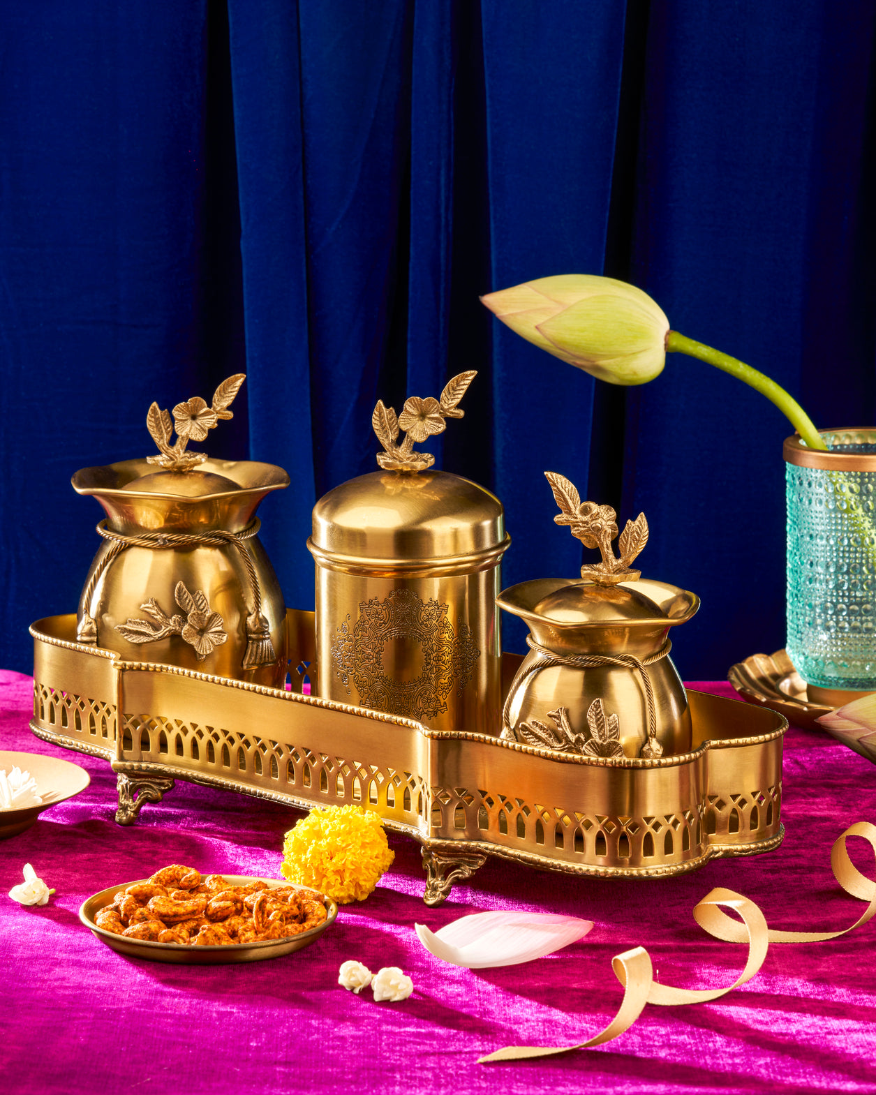 LUXURY GOLDEN PLATER WITH SET OF 3 JARS FILL WITH DRY FRUITS