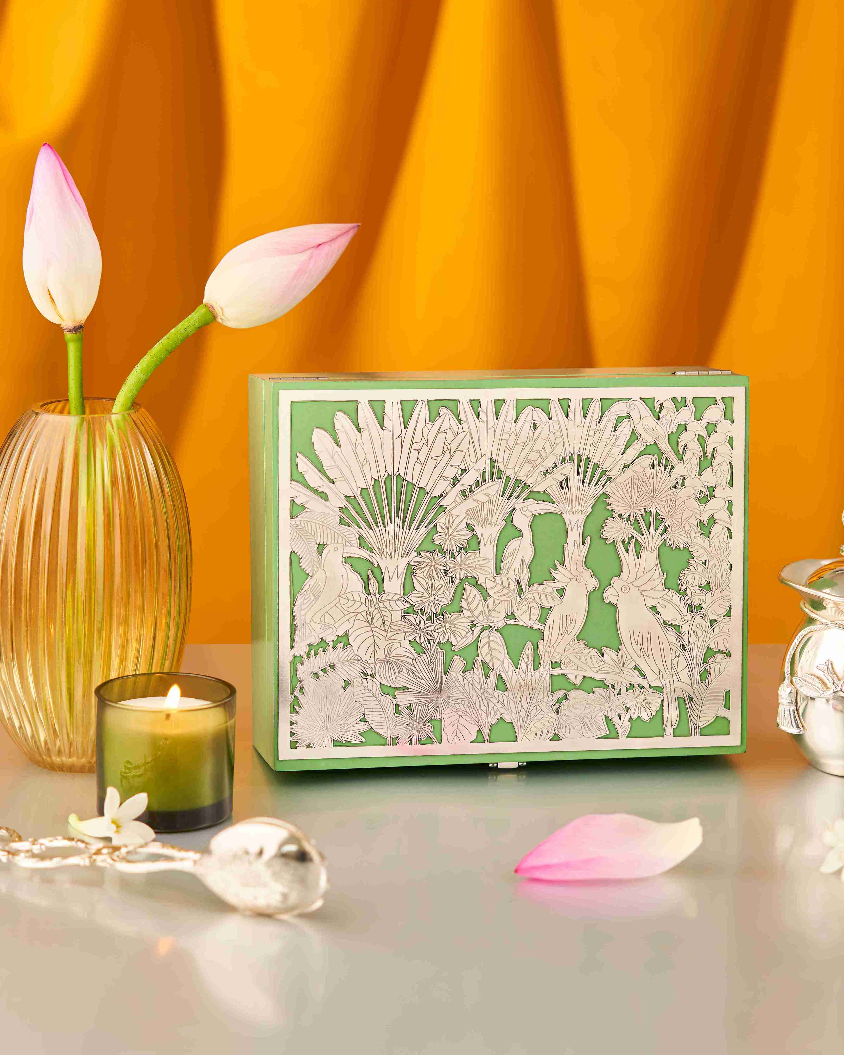 LUXURY SILVER COATED GREEN BOX WITH 6 COLUM FILLED DRY FRUITS