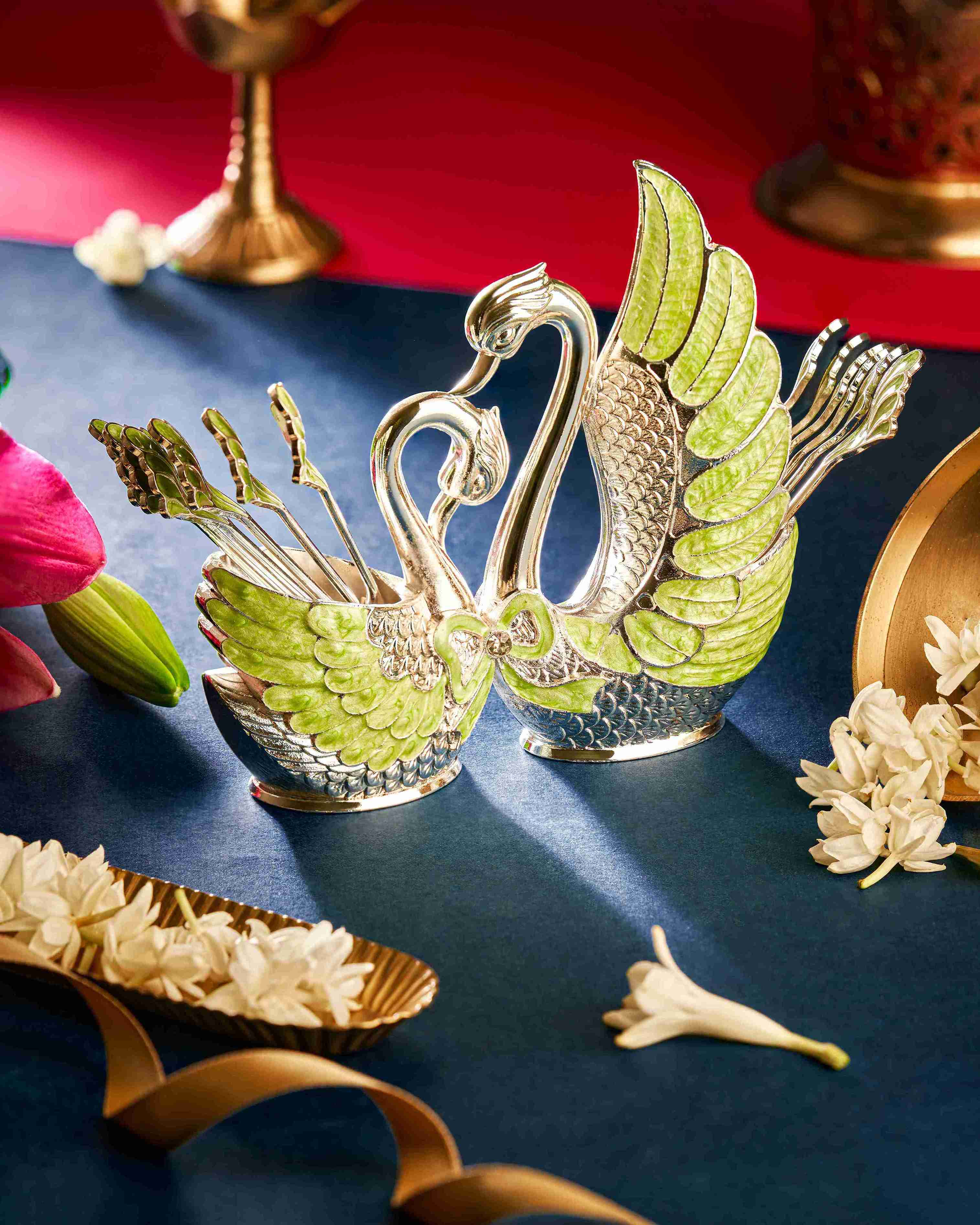 LUXURY SWAIN PAIR WITH SPOONS