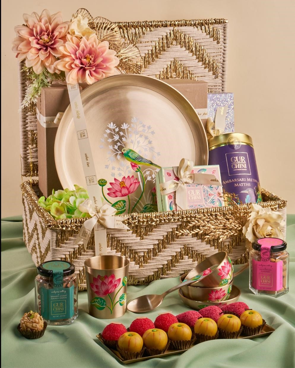 HAND MADE JOOT BASKET HAMPER WITH KASTKARI THAL SET